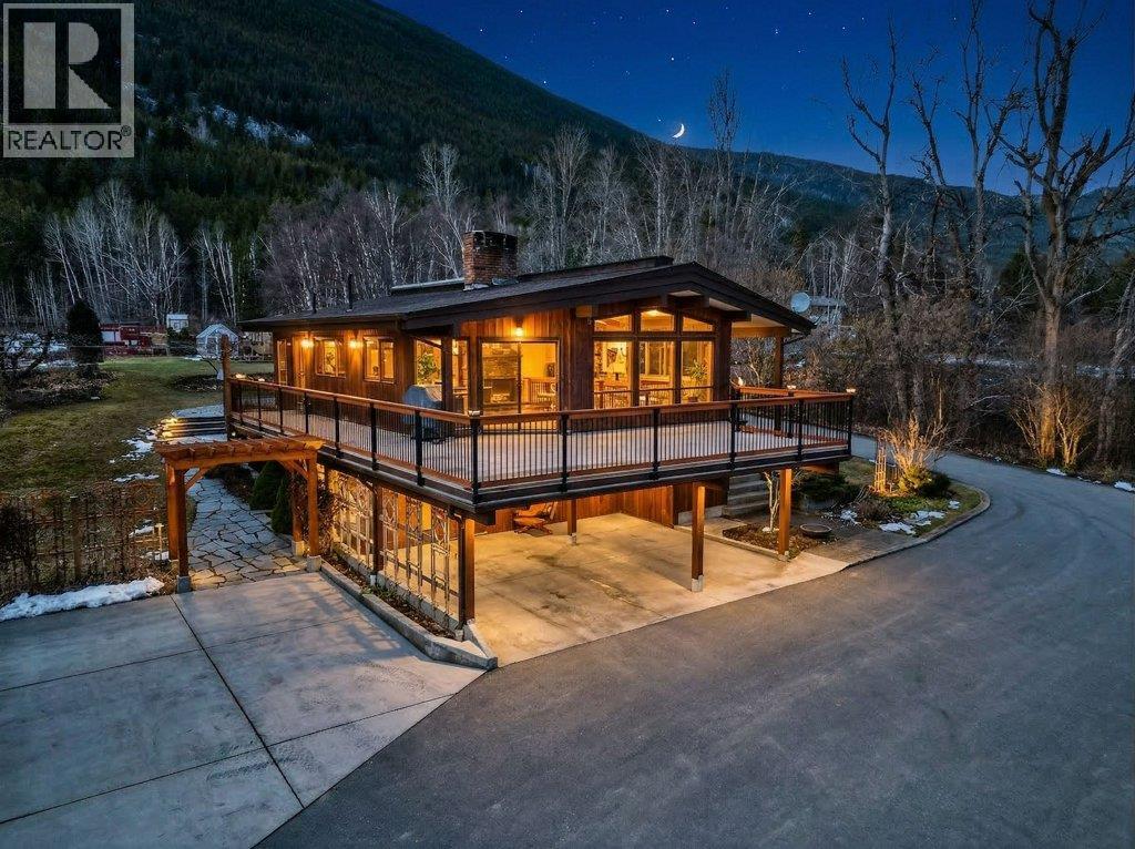 571 60 Street SW, salmon arm, British Columbia