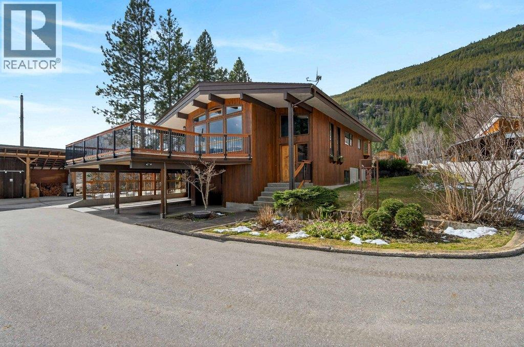 571 60 Street Sw, Salmon Arm, British Columbia  V1E 3B3 - Photo 3 - 10379360