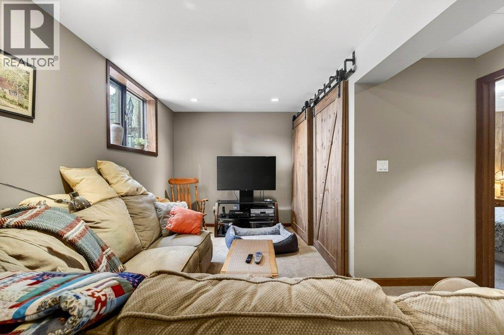 571 60 Street Sw, Salmon Arm, British Columbia  V1E 3B3 - Photo 57 - 10379360