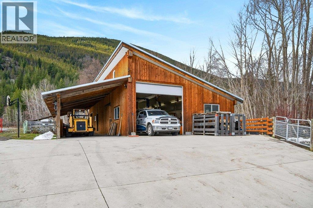 571 60 Street Sw, Salmon Arm, British Columbia  V1E 3B3 - Photo 73 - 10379360