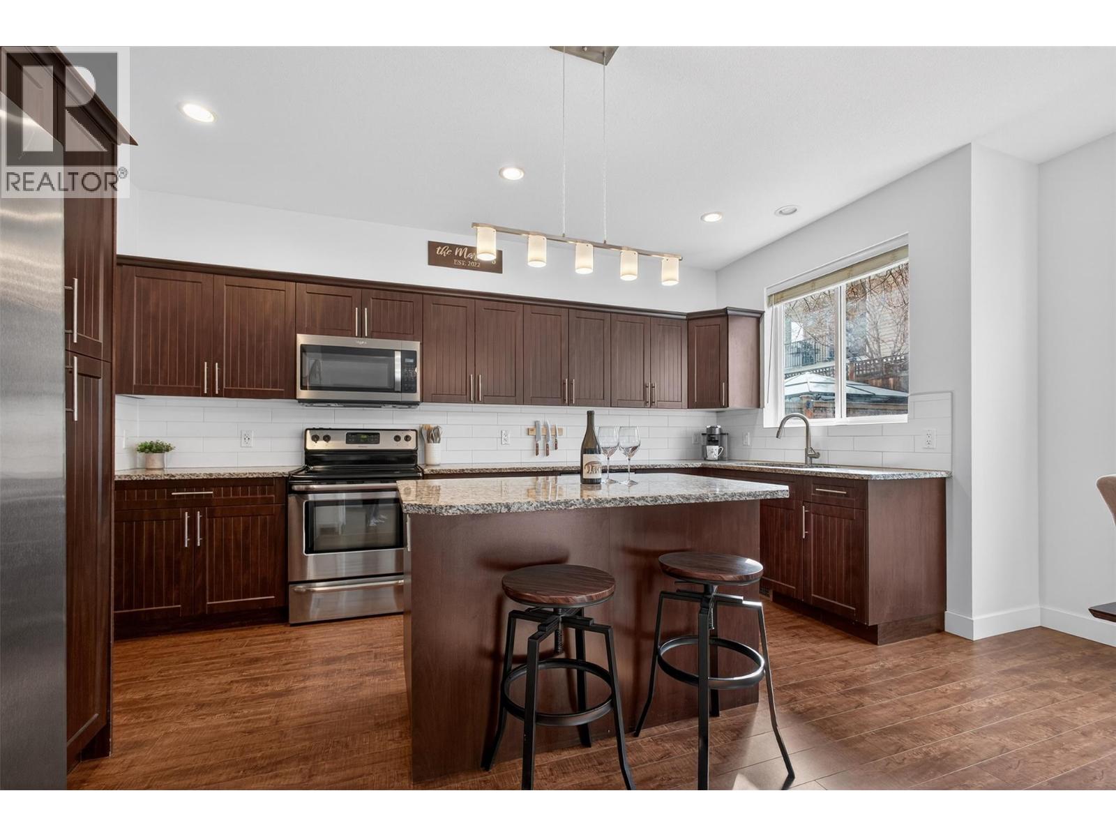2014 Elkridge Drive, West Kelowna, British Columbia  V4T 3J8 - Photo 2 - 10379816