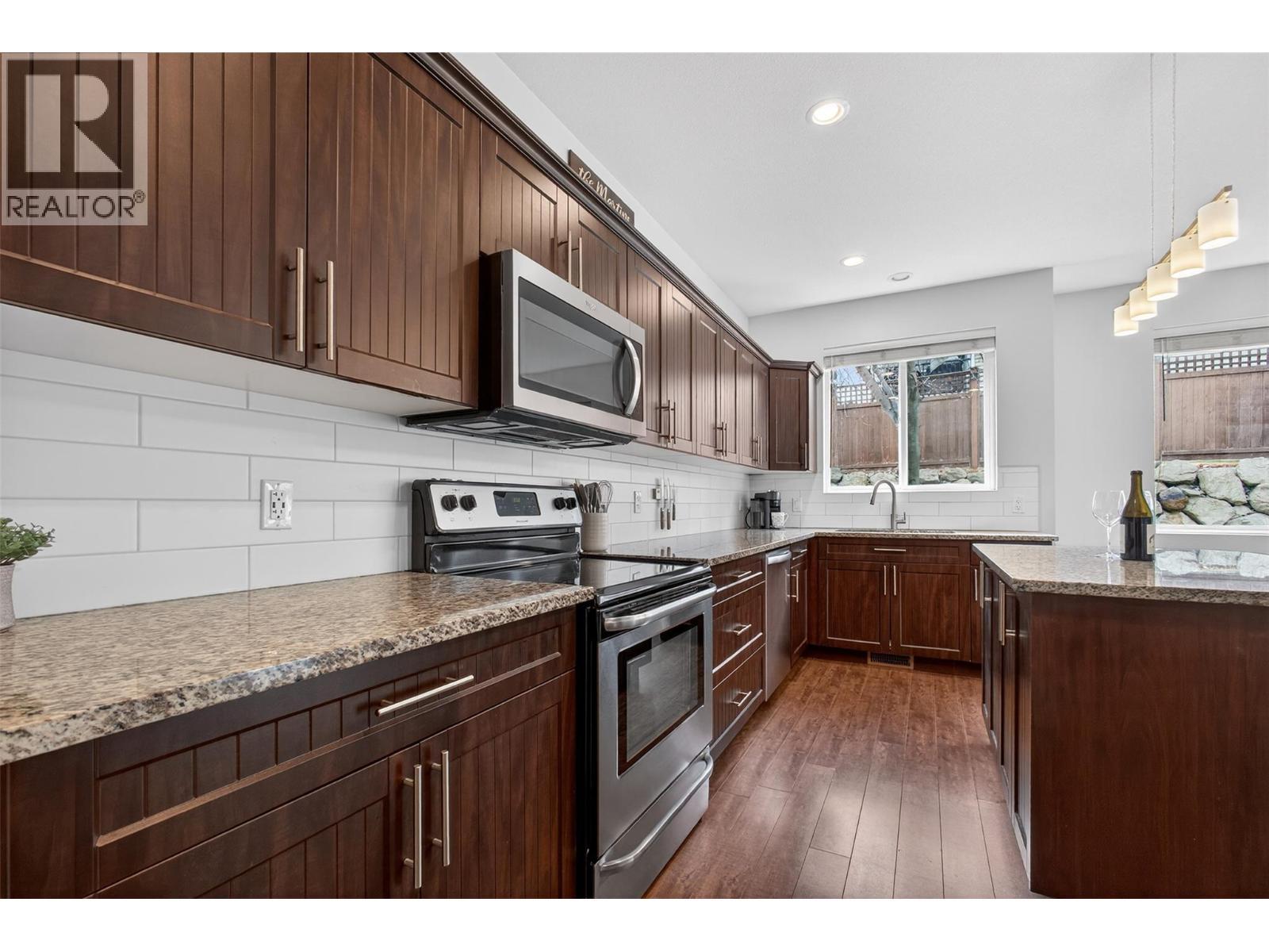 2014 Elkridge Drive, West Kelowna, British Columbia  V4T 3J8 - Photo 3 - 10379816