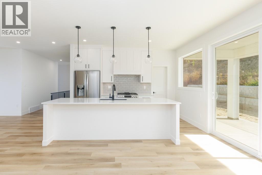 1160 16 Avenue Se, Salmon Arm, British Columbia  V1E 2R5 - Photo 13 - 10380066