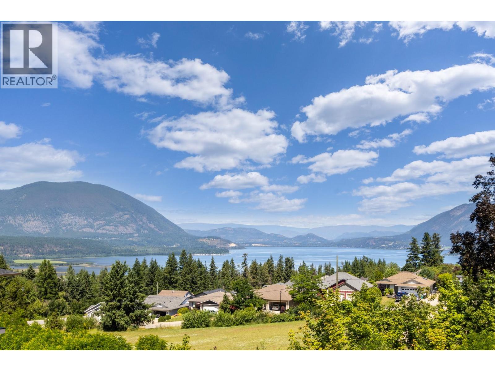 1160 16 Avenue Se, Salmon Arm, British Columbia  V1E 2R5 - Photo 2 - 10380066