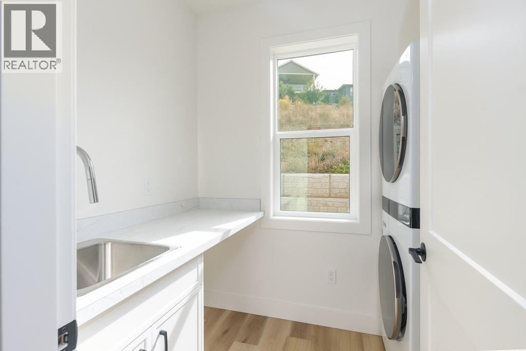 1160 16 Avenue Se, Salmon Arm, British Columbia  V1E 2R5 - Photo 33 - 10380066