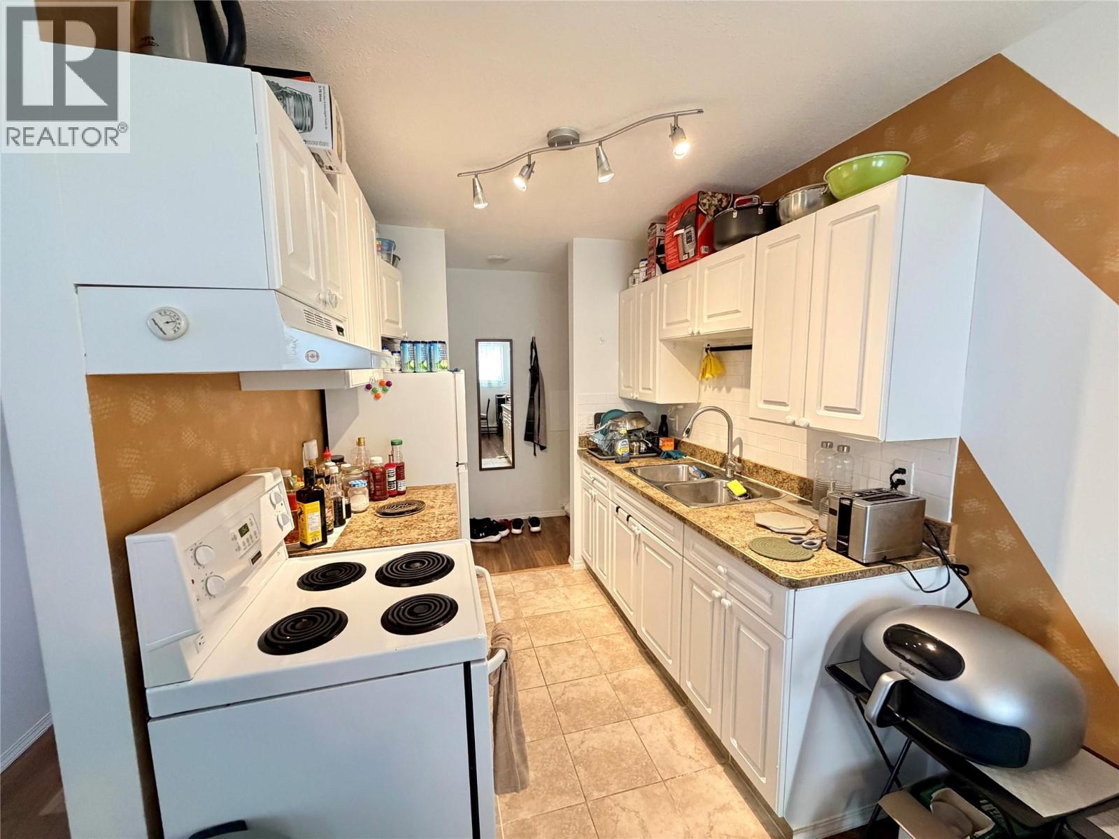 803 Fairview Road Unit# 211, Penticton, British Columbia  V2A 5Y7 - Photo 3 - 10379946