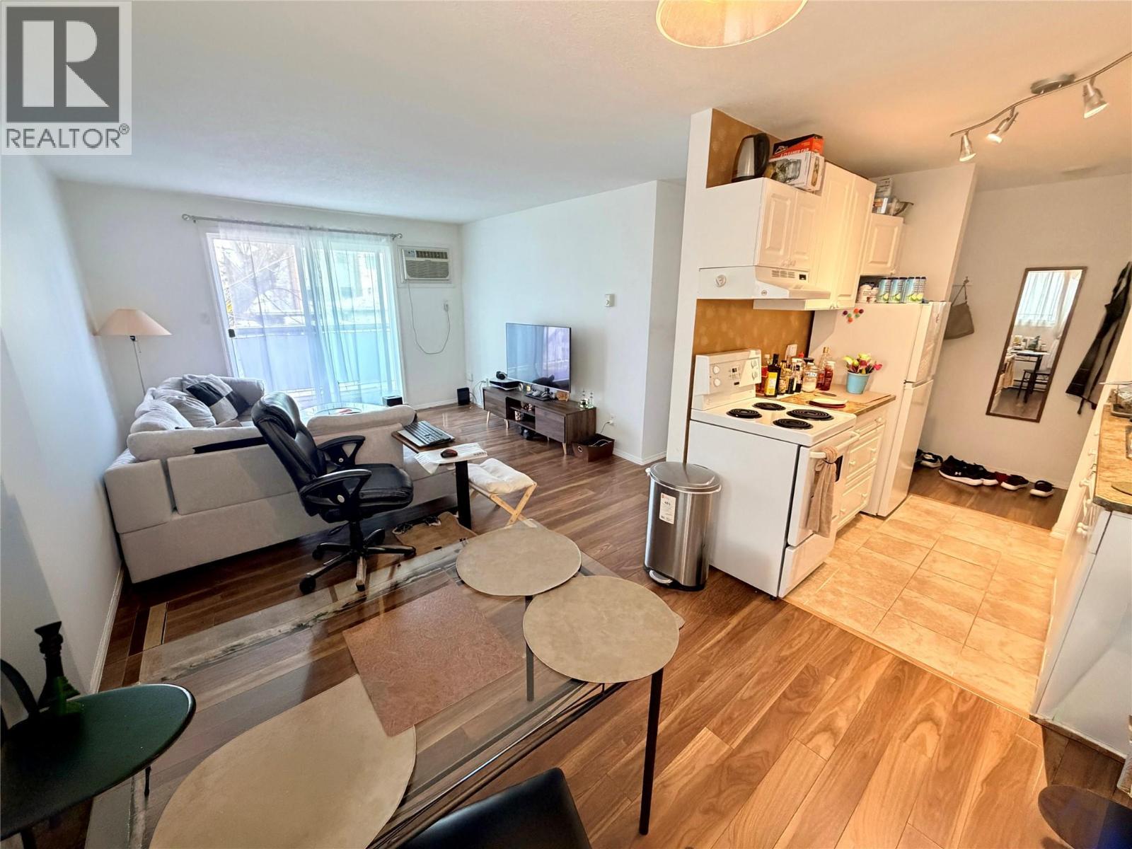 803 Fairview Road Unit# 211, Penticton, British Columbia  V2A 5Y7 - Photo 4 - 10379946