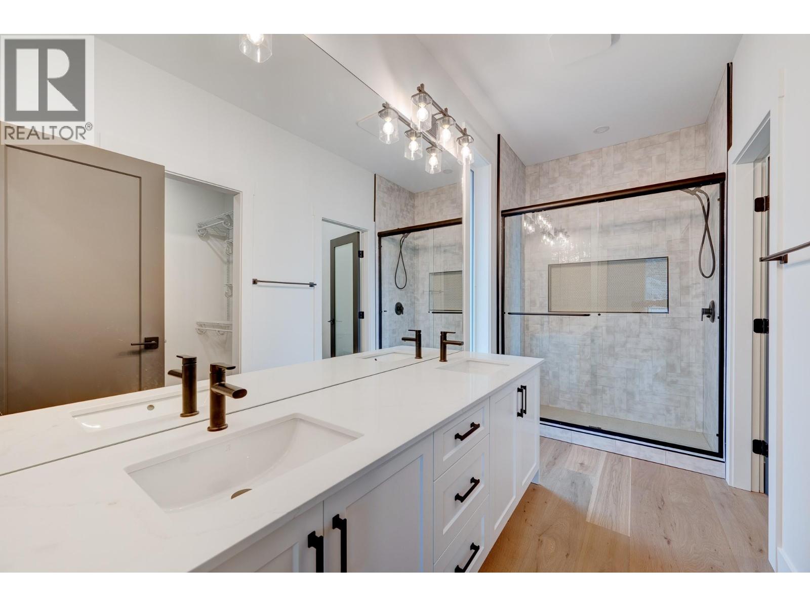 2244 Valleyview Drive, Kamloops, British Columbia  V2C 4C7 - Photo 14 - 10380100
