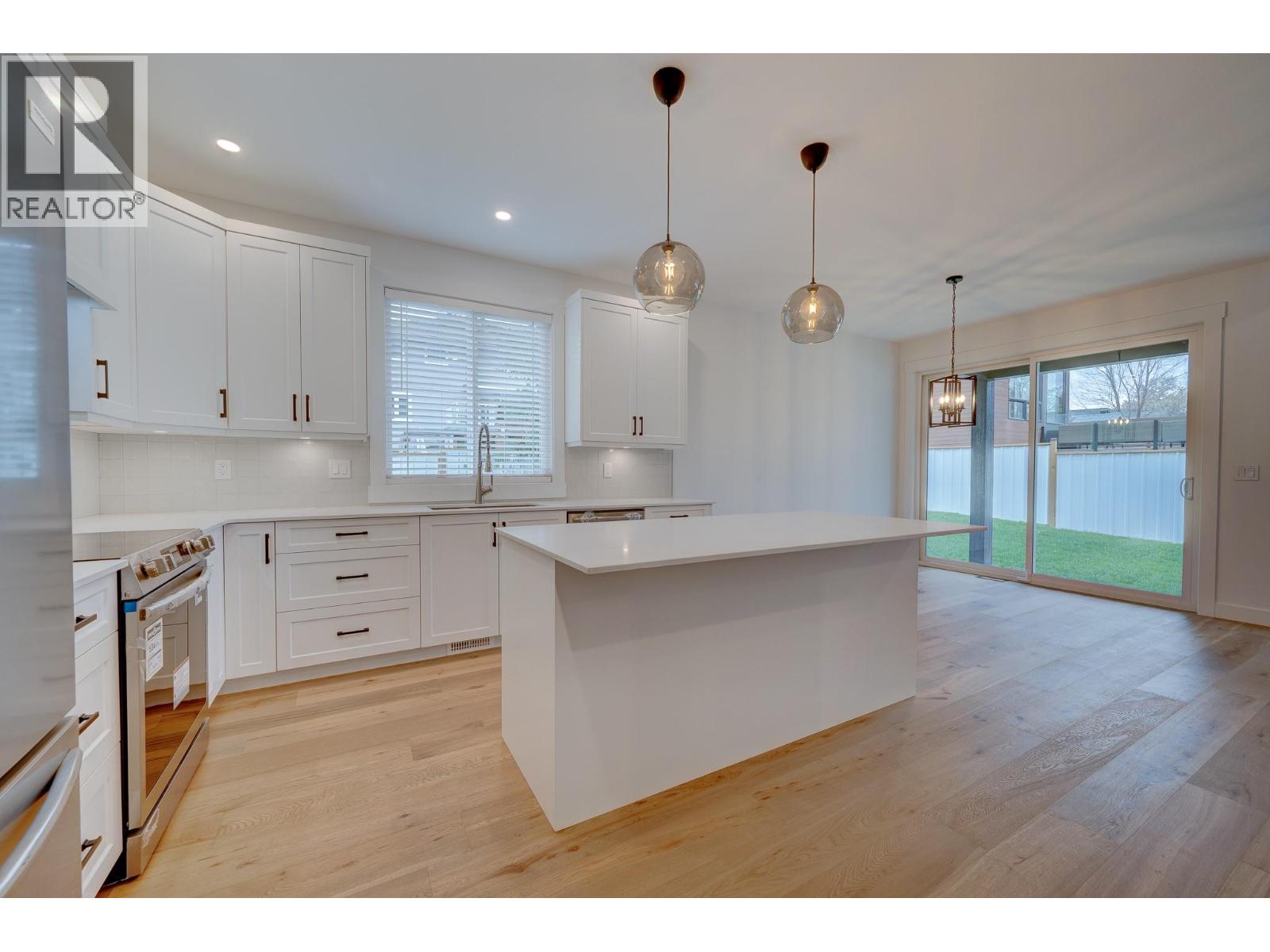 2244 Valleyview Drive, Kamloops, British Columbia  V2C 4C7 - Photo 3 - 10380100