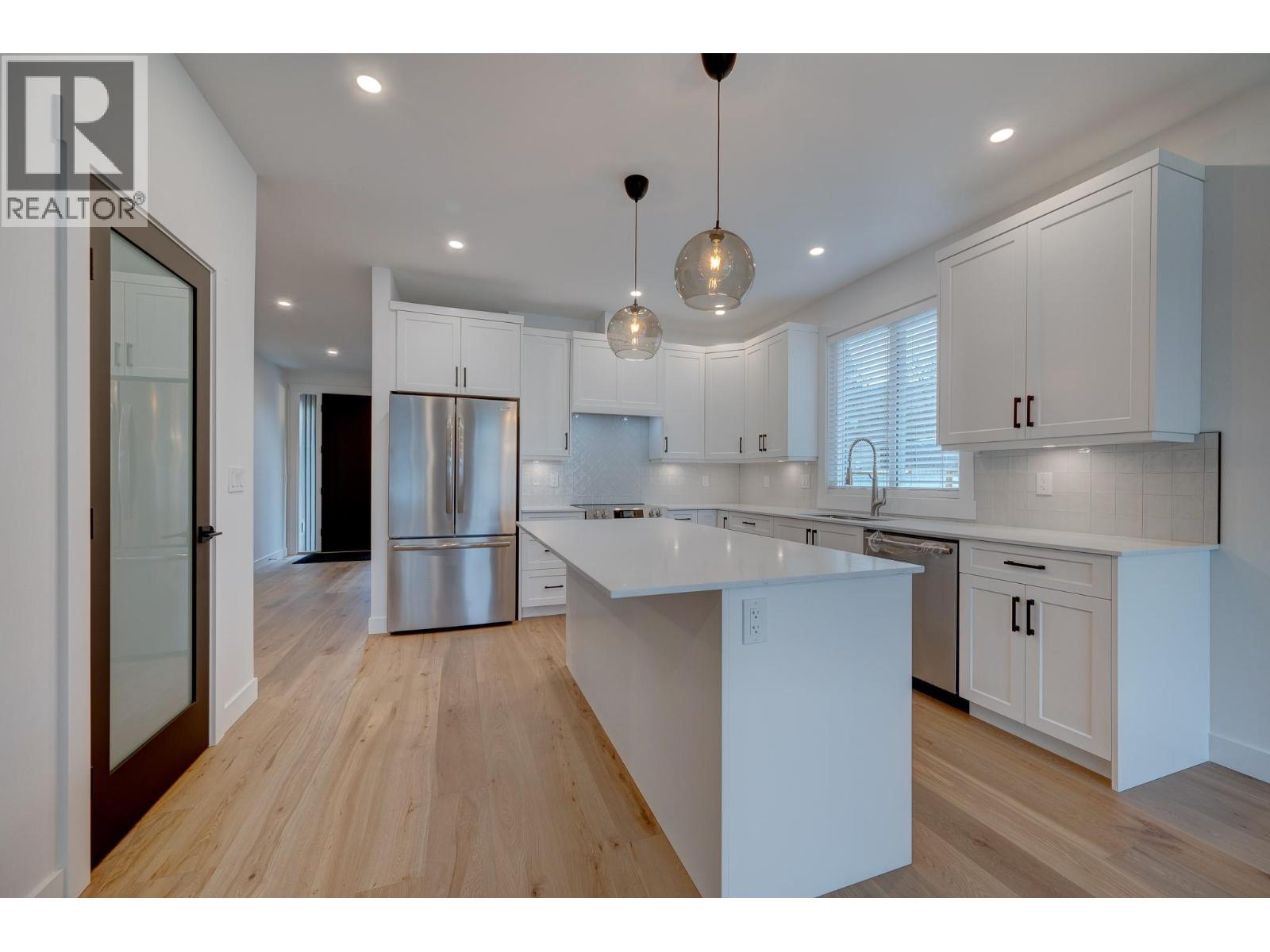 2244 Valleyview Drive, Kamloops, British Columbia  V2C 4C7 - Photo 4 - 10380100