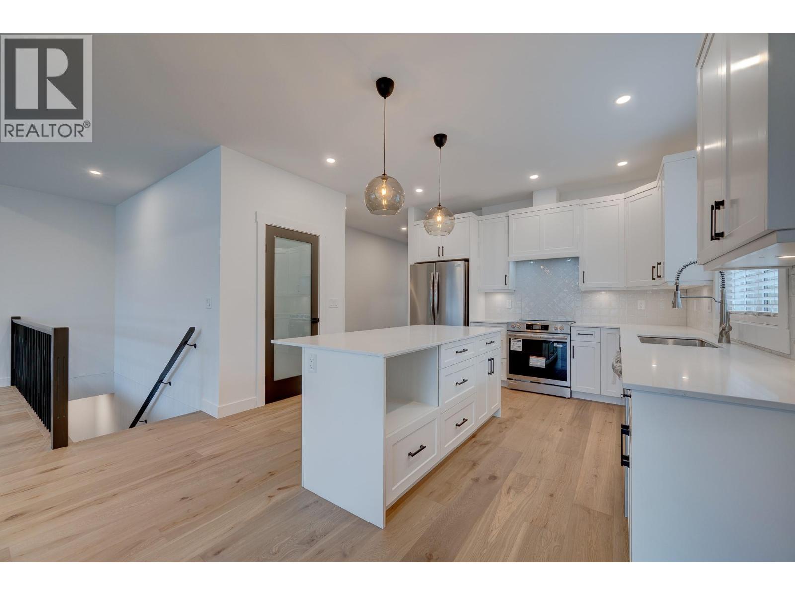 2244 Valleyview Drive, Kamloops, British Columbia  V2C 4C7 - Photo 5 - 10380100