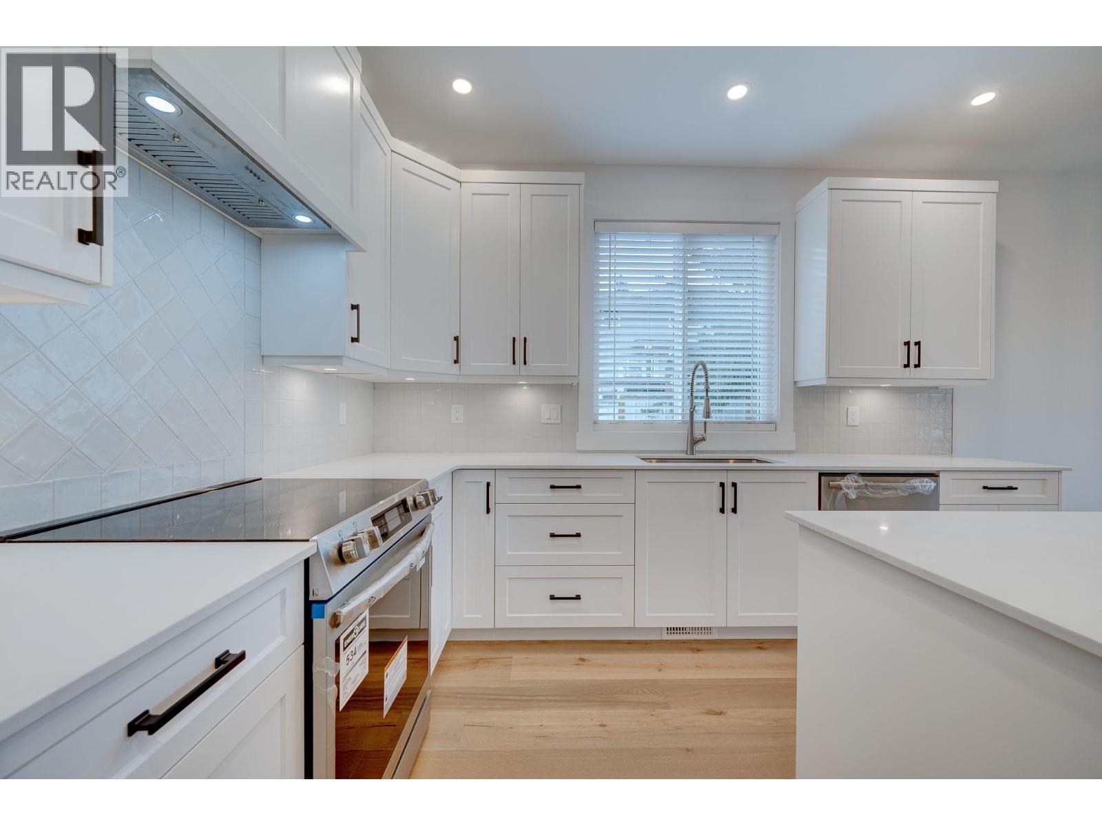 2244 Valleyview Drive, Kamloops, British Columbia  V2C 4C7 - Photo 6 - 10380100