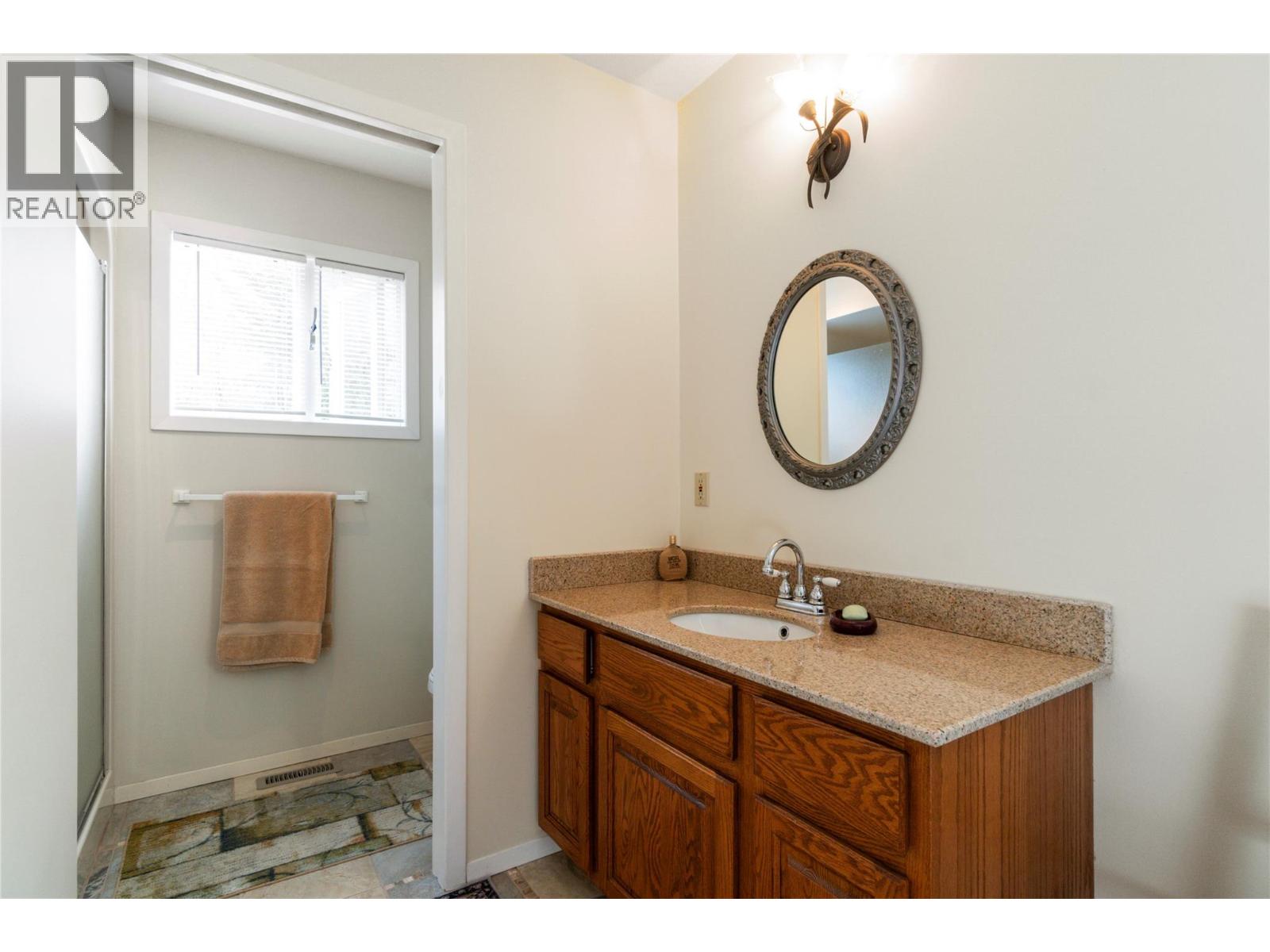 1280 Lakeshore Road Ne, Salmon Arm, British Columbia  V1E 2V7 - Photo 20 - 10379433