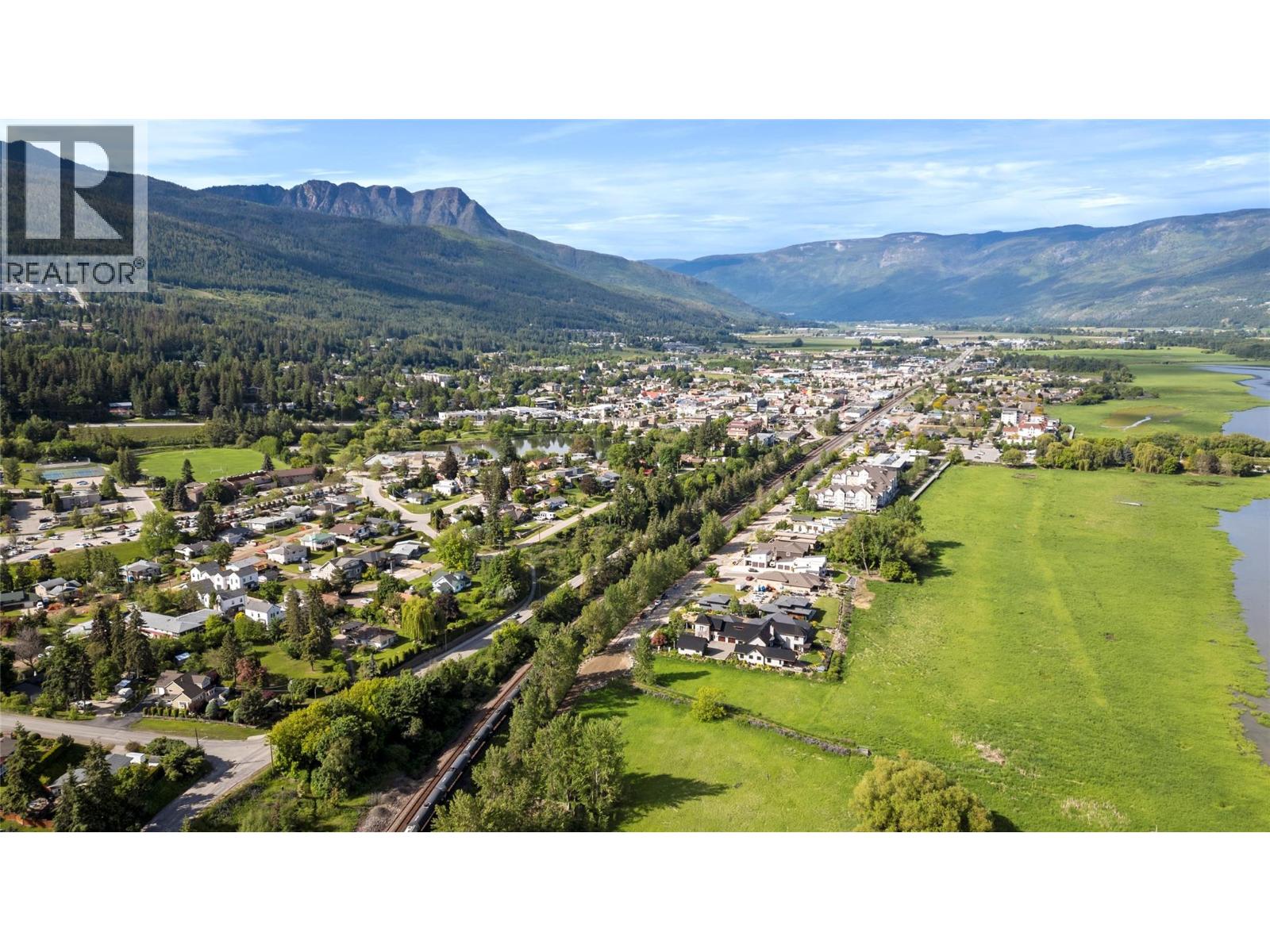 1280 Lakeshore Road Ne, Salmon Arm, British Columbia  V1E 2V7 - Photo 29 - 10379433