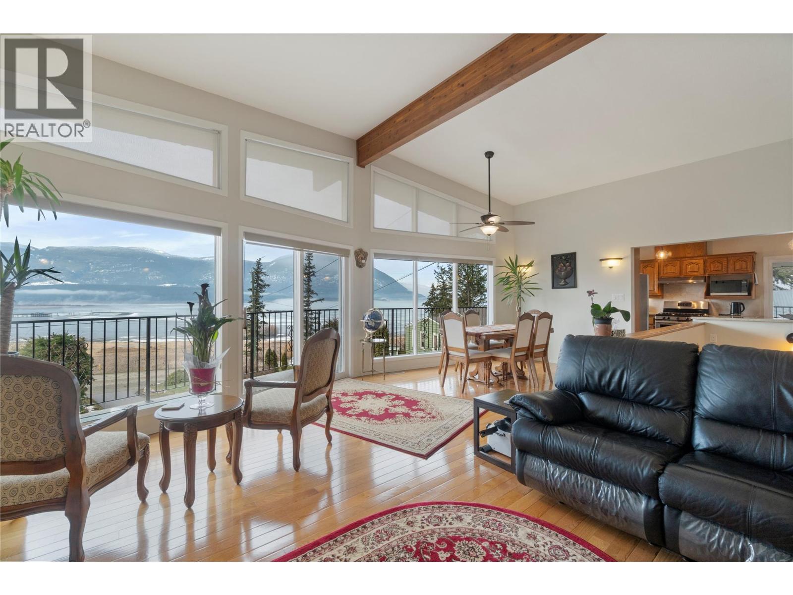 1280 Lakeshore Road Ne, Salmon Arm, British Columbia  V1E 2V7 - Photo 4 - 10379433