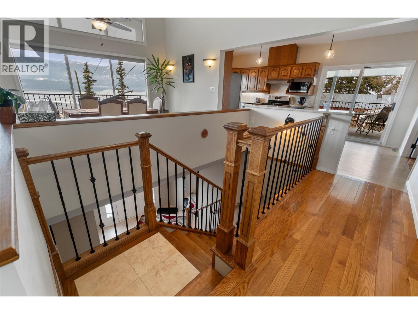 1280 Lakeshore Road Ne, Salmon Arm, British Columbia  V1E 2V7 - Photo 6 - 10379433
