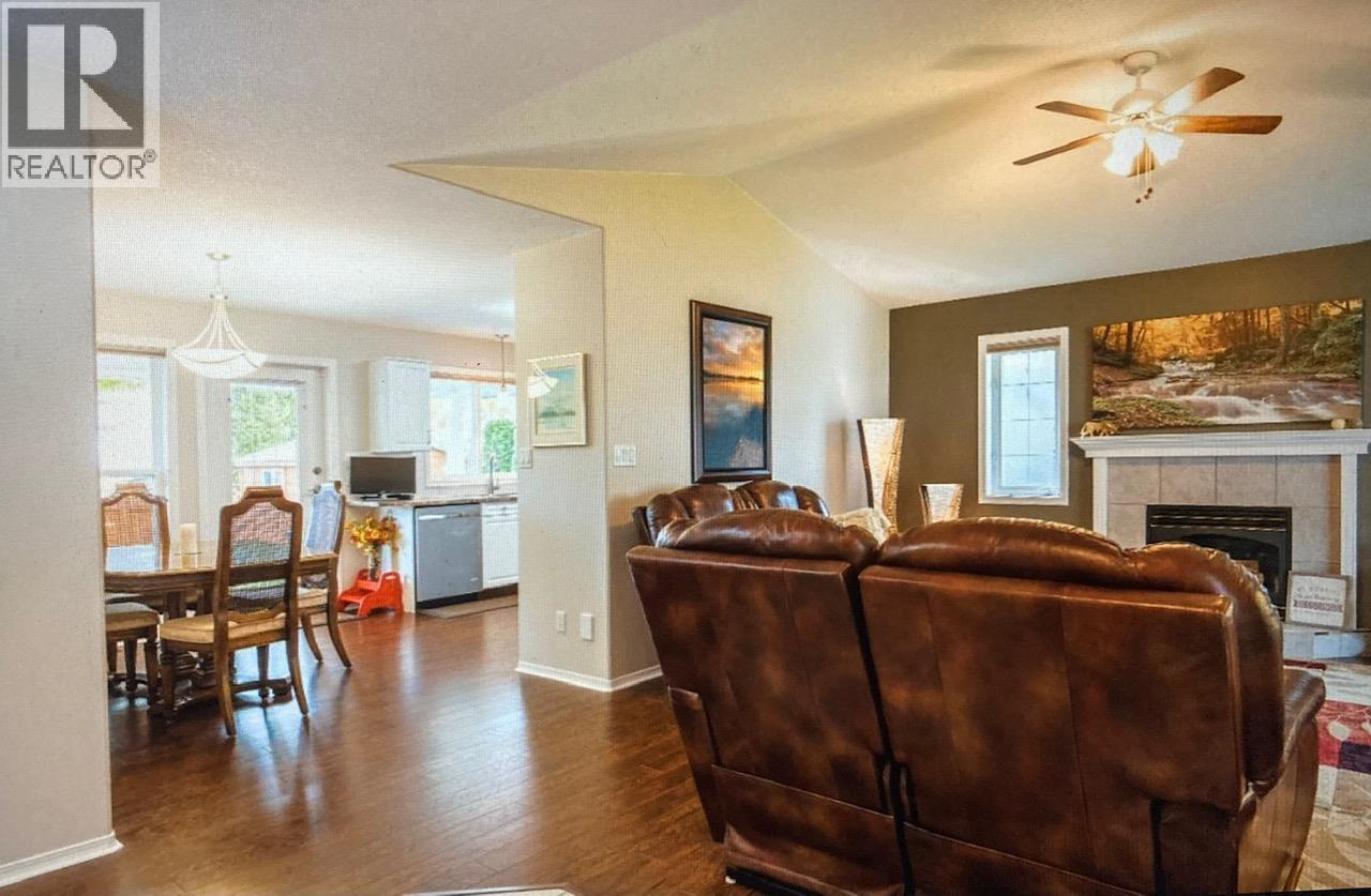 3397 14th Avenue, Castlegar, British Columbia  V1N 4G1 - Photo 6 - 10378192