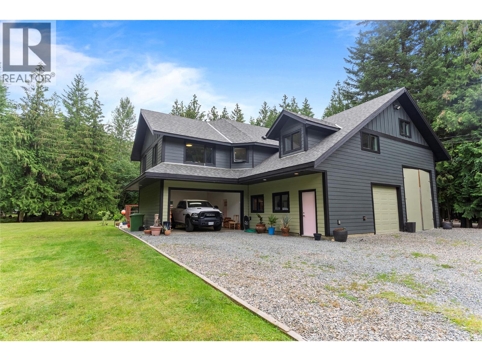 4037 Santa Road, scotch creek, British Columbia