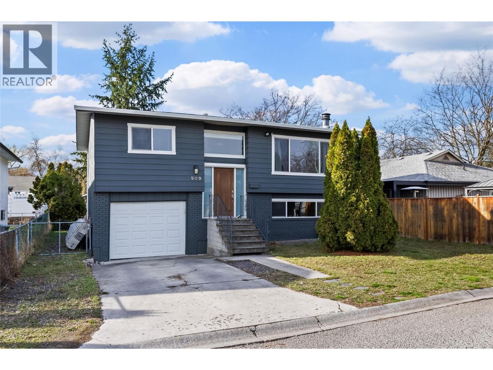909 Grenfell Court, kelowna, British Columbia