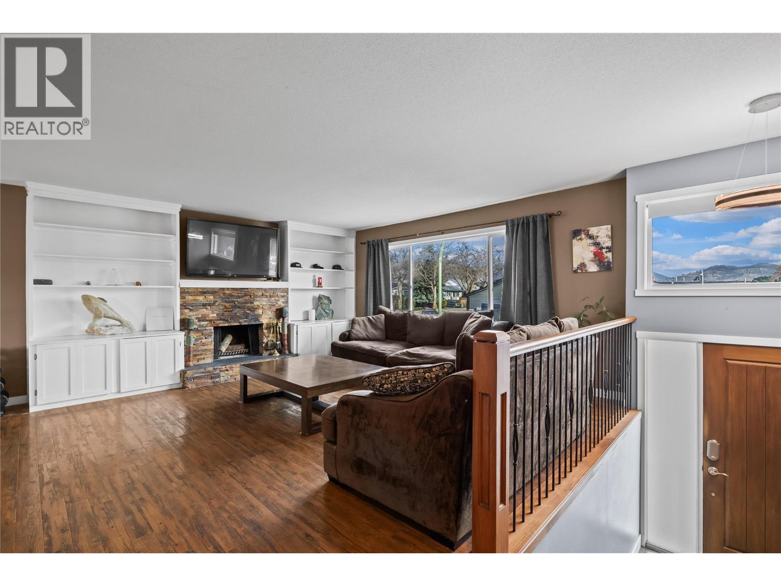 909 Grenfell Court, Kelowna, British Columbia  V1Y 8C5 - Photo 4 - 10379896