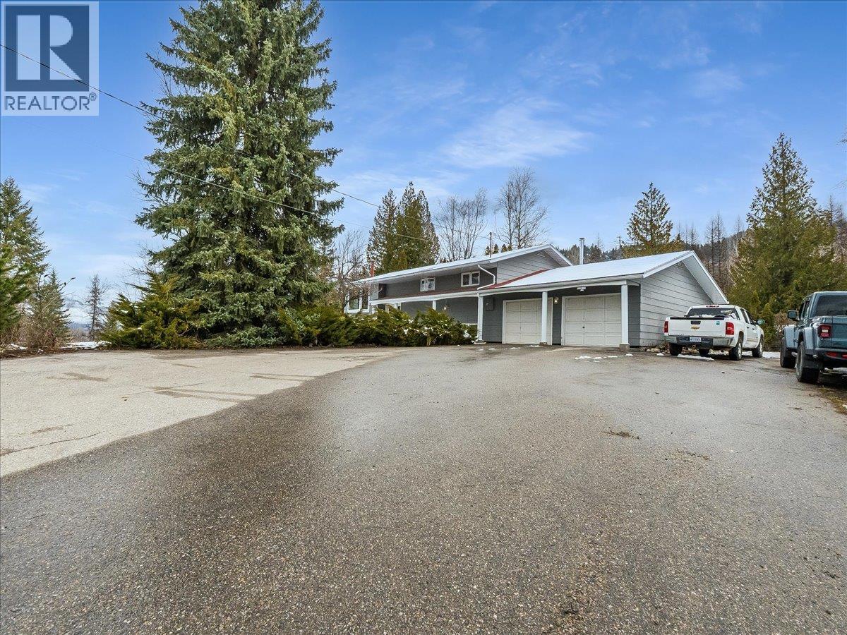 1076 Columbia Gardens Road, Fruitvale, British Columbia  V0G 1L1 - Photo 5 - 10379858