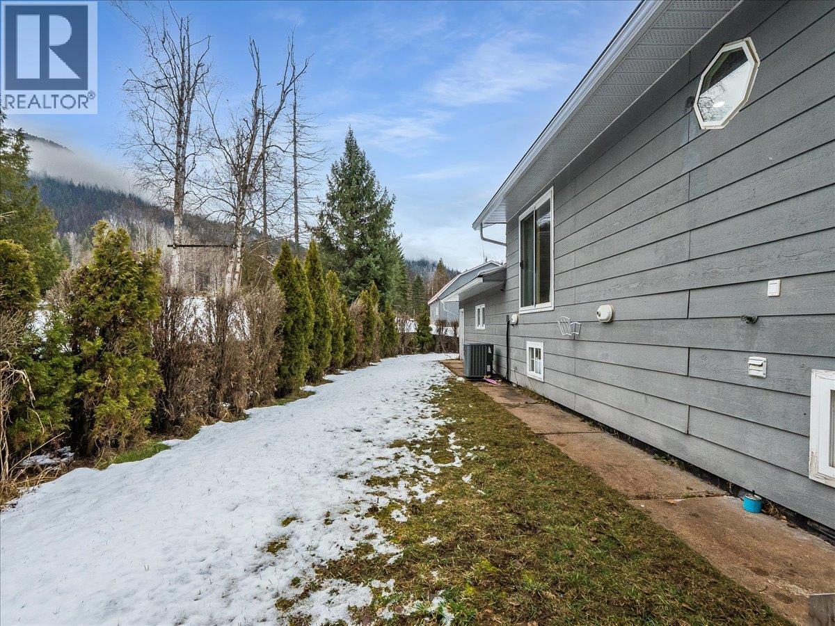 1076 Columbia Gardens Road, Fruitvale, British Columbia  V0G 1L1 - Photo 70 - 10379858