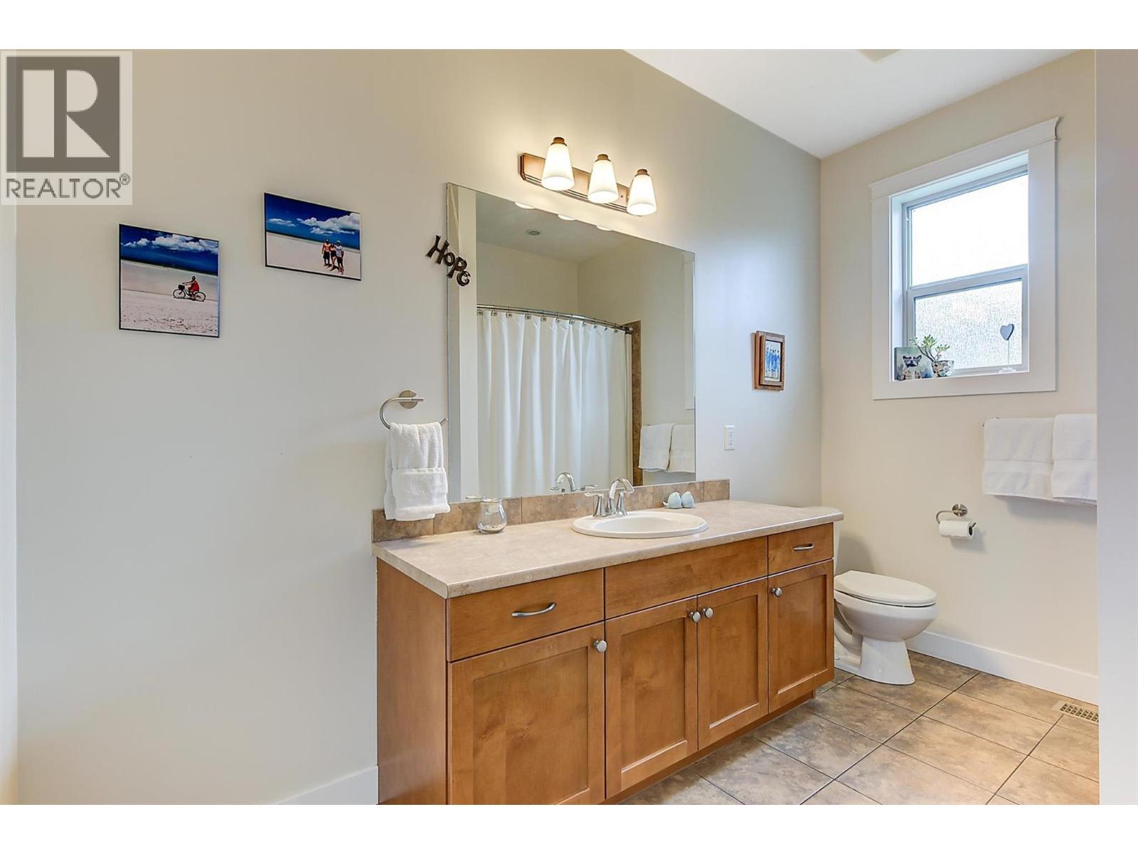737 Kuipers Crescent, Kelowna, British Columbia  V1W 5H4 - Photo 43 - 10379795