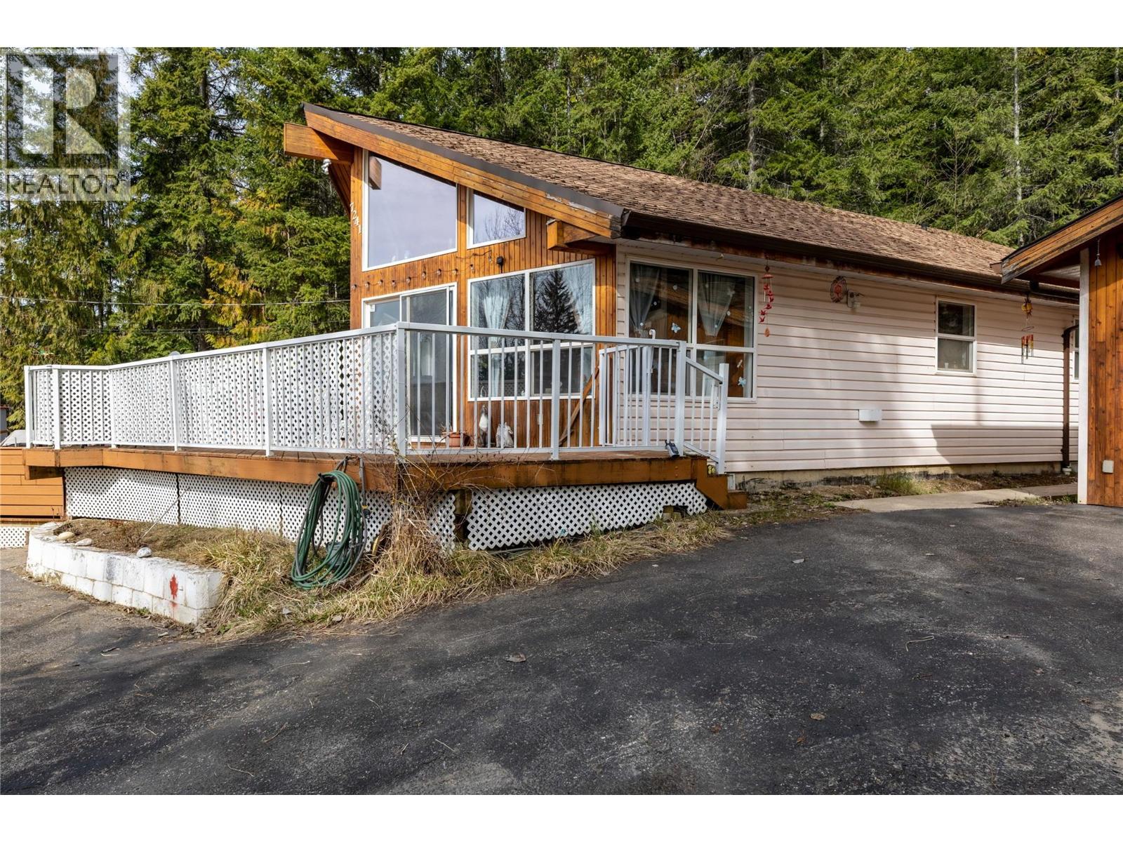 7241 Estate Place, anglemont, British Columbia