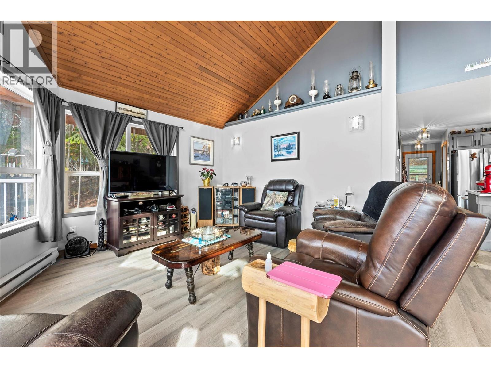 7241 Estate Place, Anglemont, British Columbia  V0E 1M8 - Photo 10 - 10380169