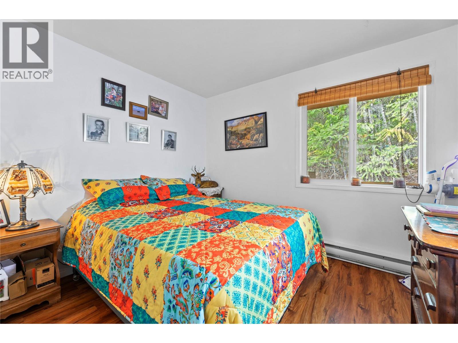 7241 Estate Place, Anglemont, British Columbia  V0E 1M8 - Photo 13 - 10380169