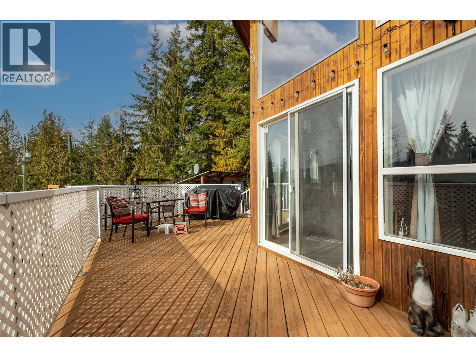 7241 Estate Place, Anglemont, British Columbia  V0E 1M8 - Photo 17 - 10380169