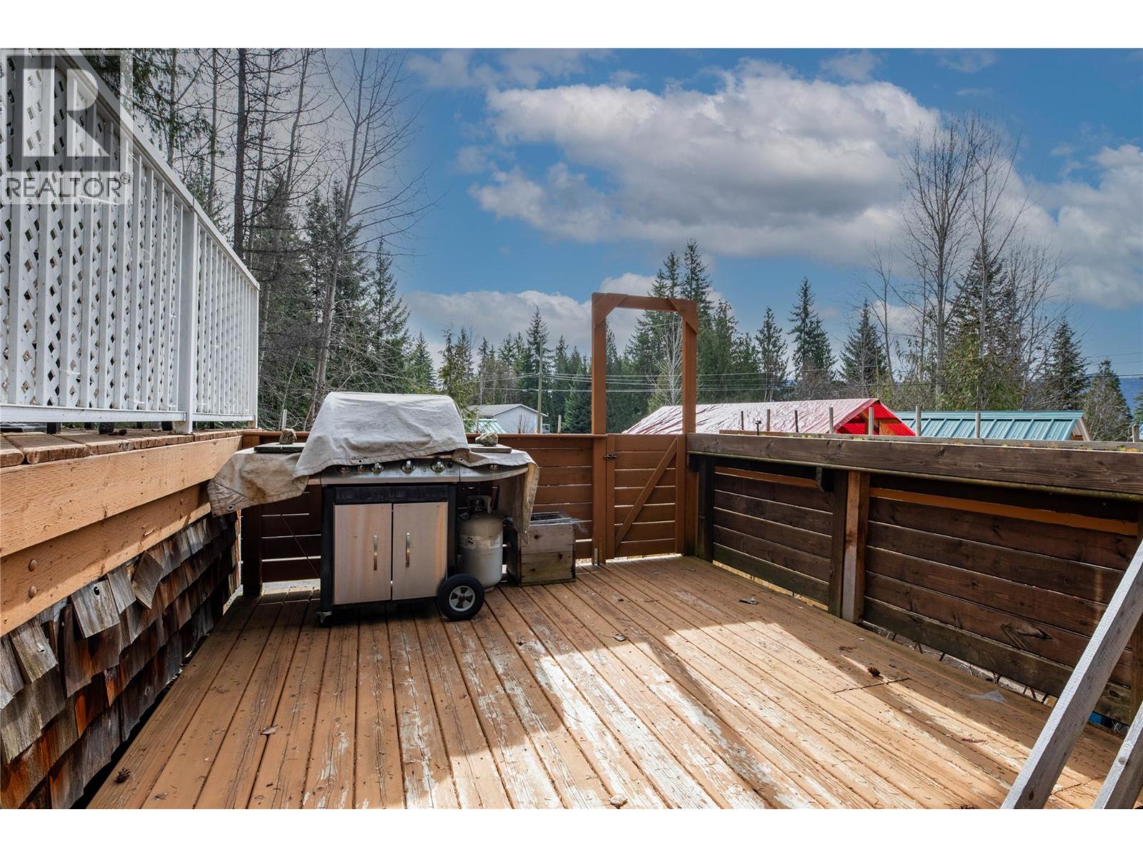 7241 Estate Place, Anglemont, British Columbia  V0E 1M8 - Photo 19 - 10380169