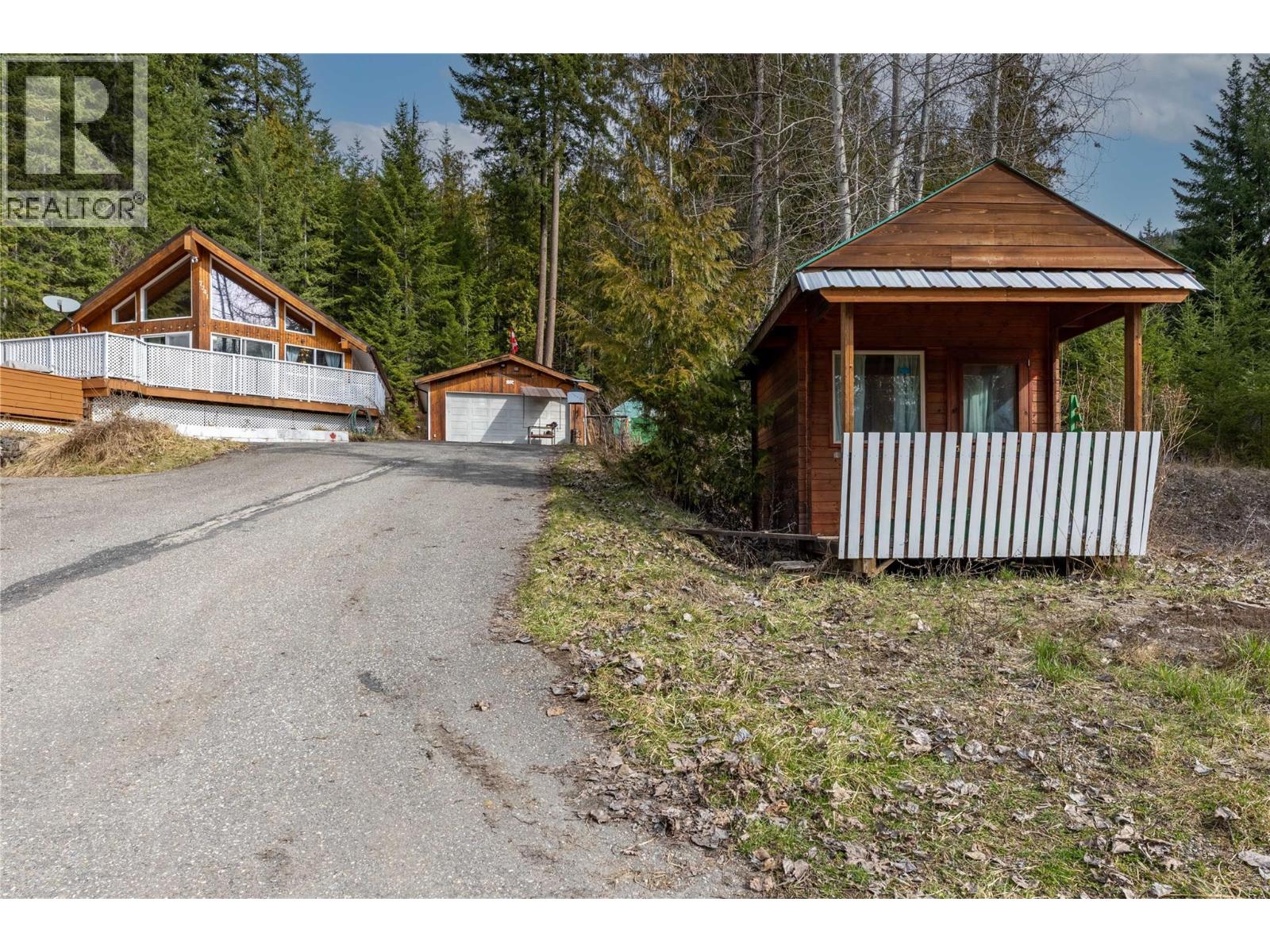 7241 Estate Place, Anglemont, British Columbia  V0E 1M8 - Photo 2 - 10380169