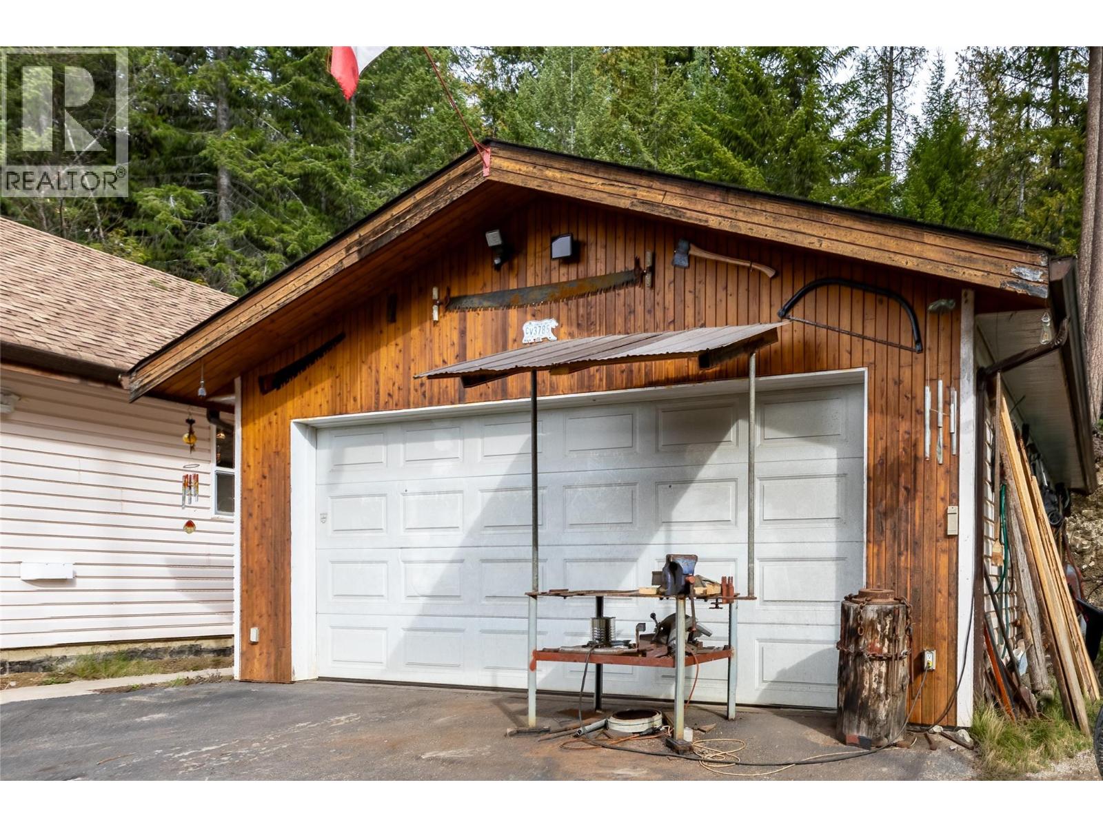 7241 Estate Place, Anglemont, British Columbia  V0E 1M8 - Photo 22 - 10380169