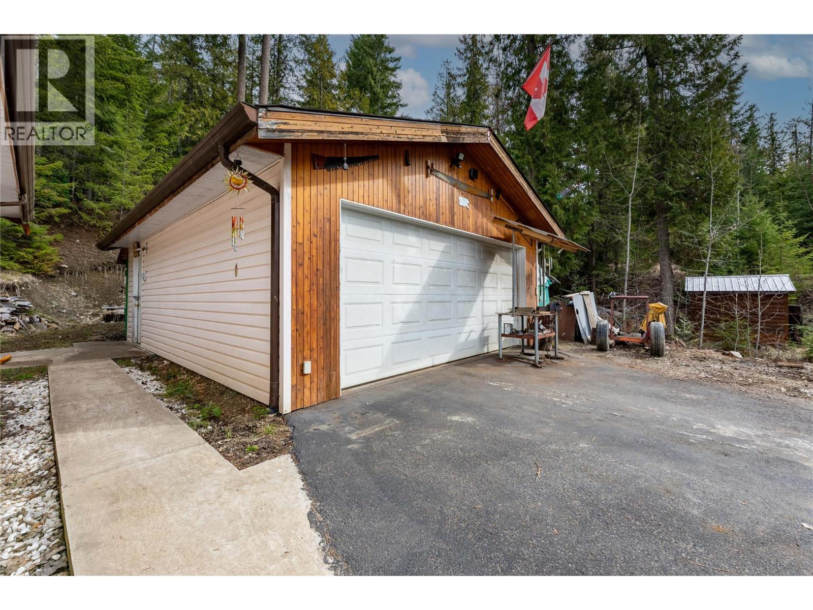 7241 Estate Place, Anglemont, British Columbia  V0E 1M8 - Photo 23 - 10380169