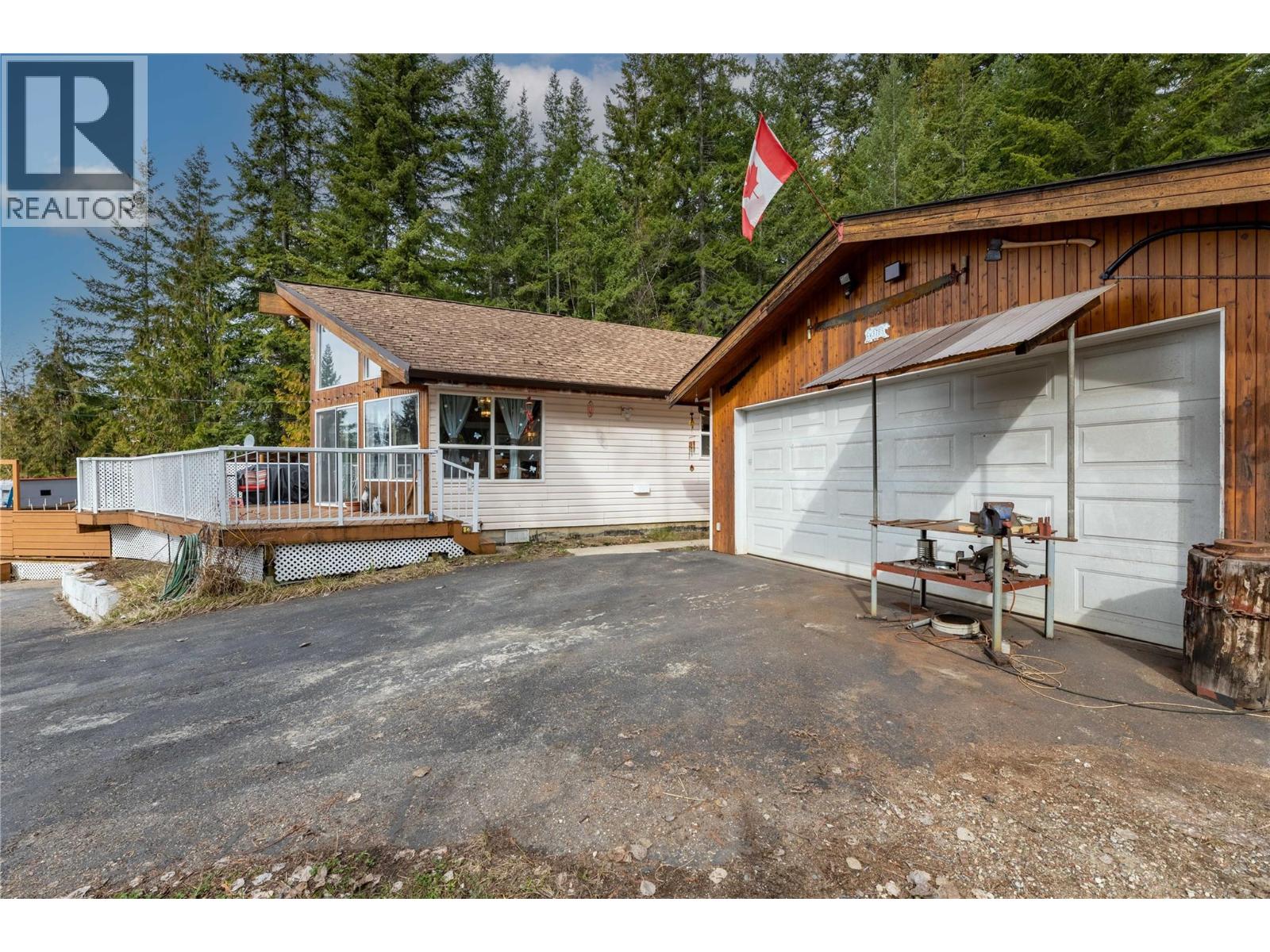 7241 Estate Place, Anglemont, British Columbia  V0E 1M8 - Photo 24 - 10380169