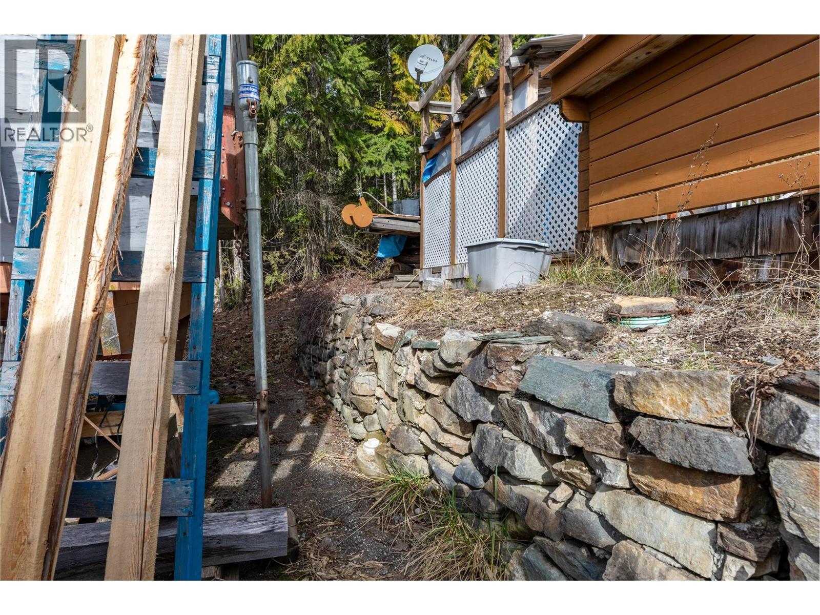 7241 Estate Place, Anglemont, British Columbia  V0E 1M8 - Photo 31 - 10380169