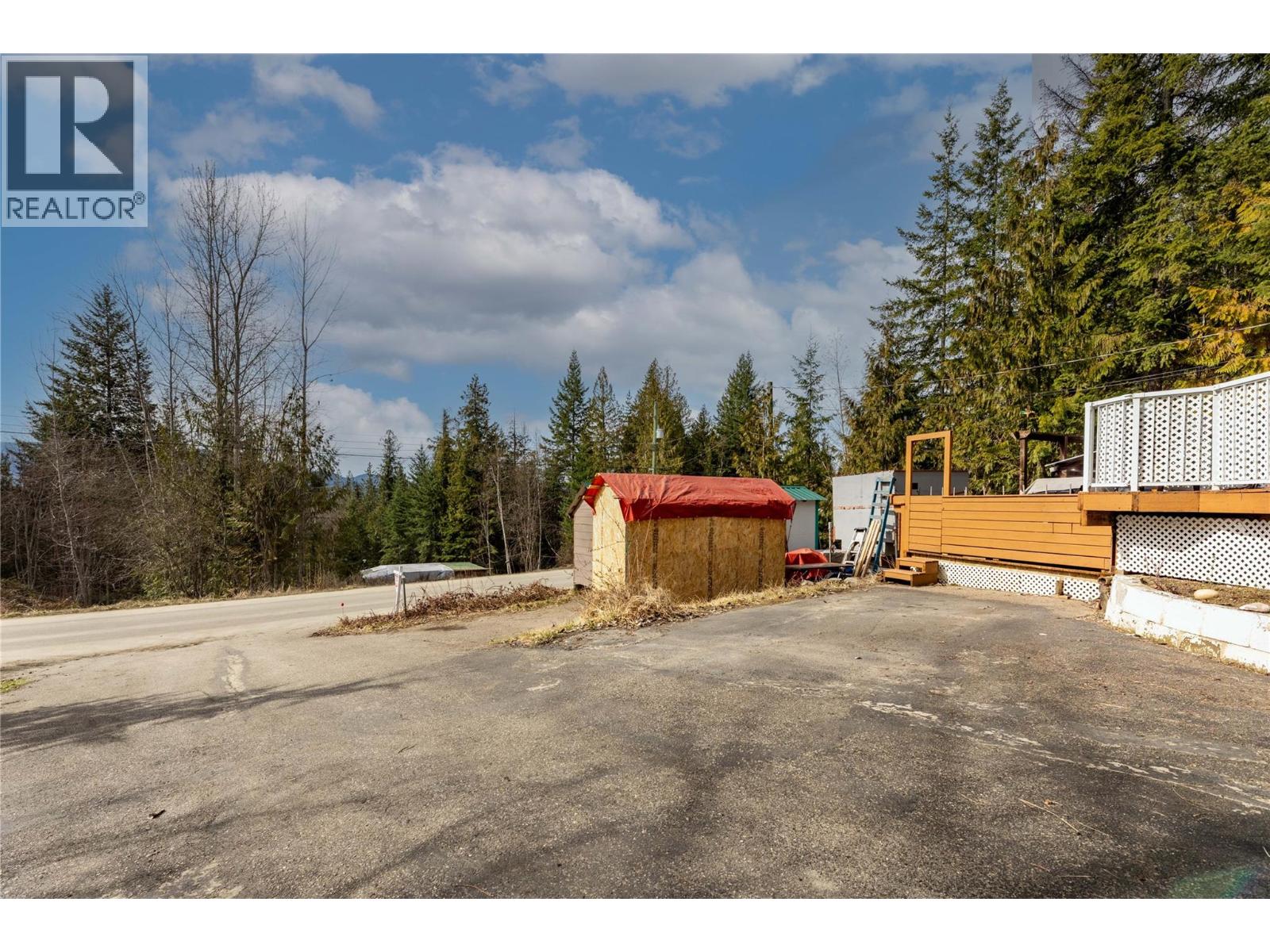 7241 Estate Place, Anglemont, British Columbia  V0E 1M8 - Photo 33 - 10380169