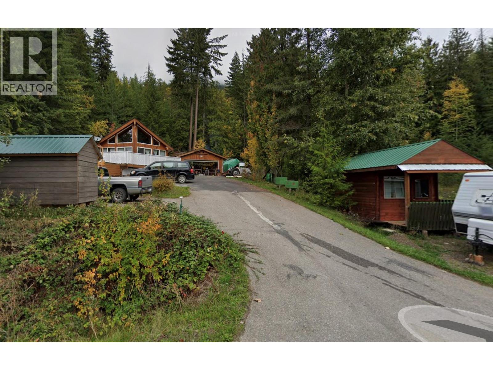 7241 Estate Place, Anglemont, British Columbia  V0E 1M8 - Photo 34 - 10380169