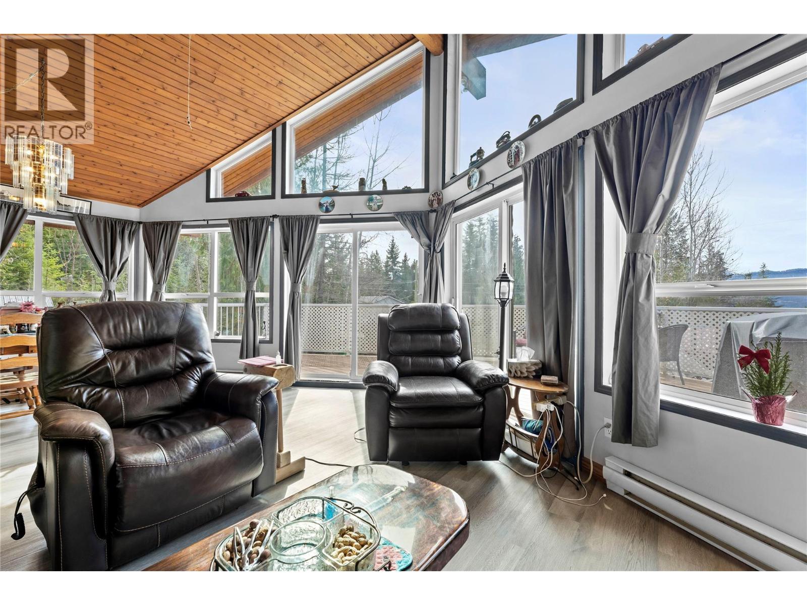 7241 Estate Place, Anglemont, British Columbia  V0E 1M8 - Photo 9 - 10380169