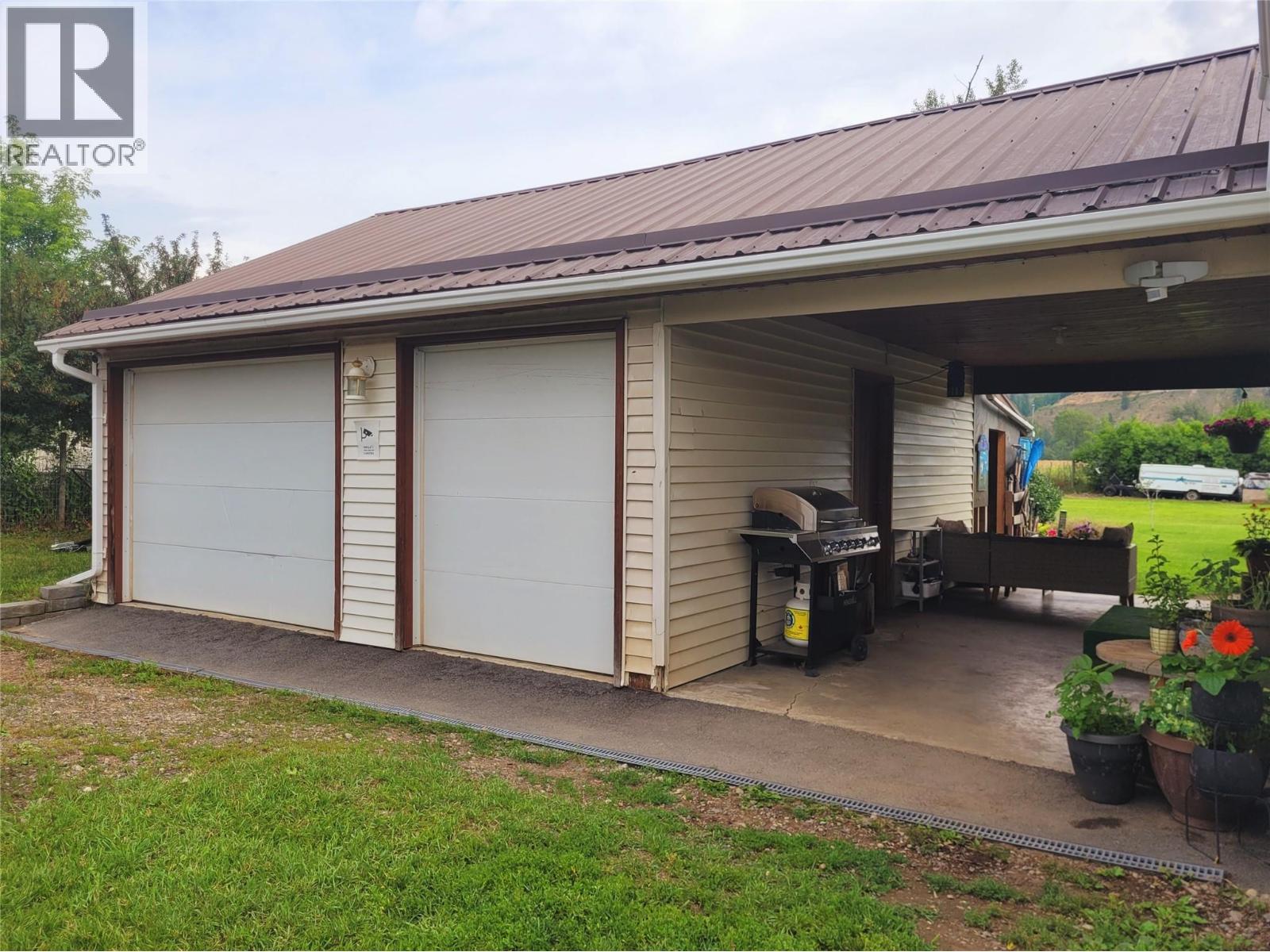 177 24 Highway, Little Fort, British Columbia  V0E 2C0 - Photo 3 - 10380163