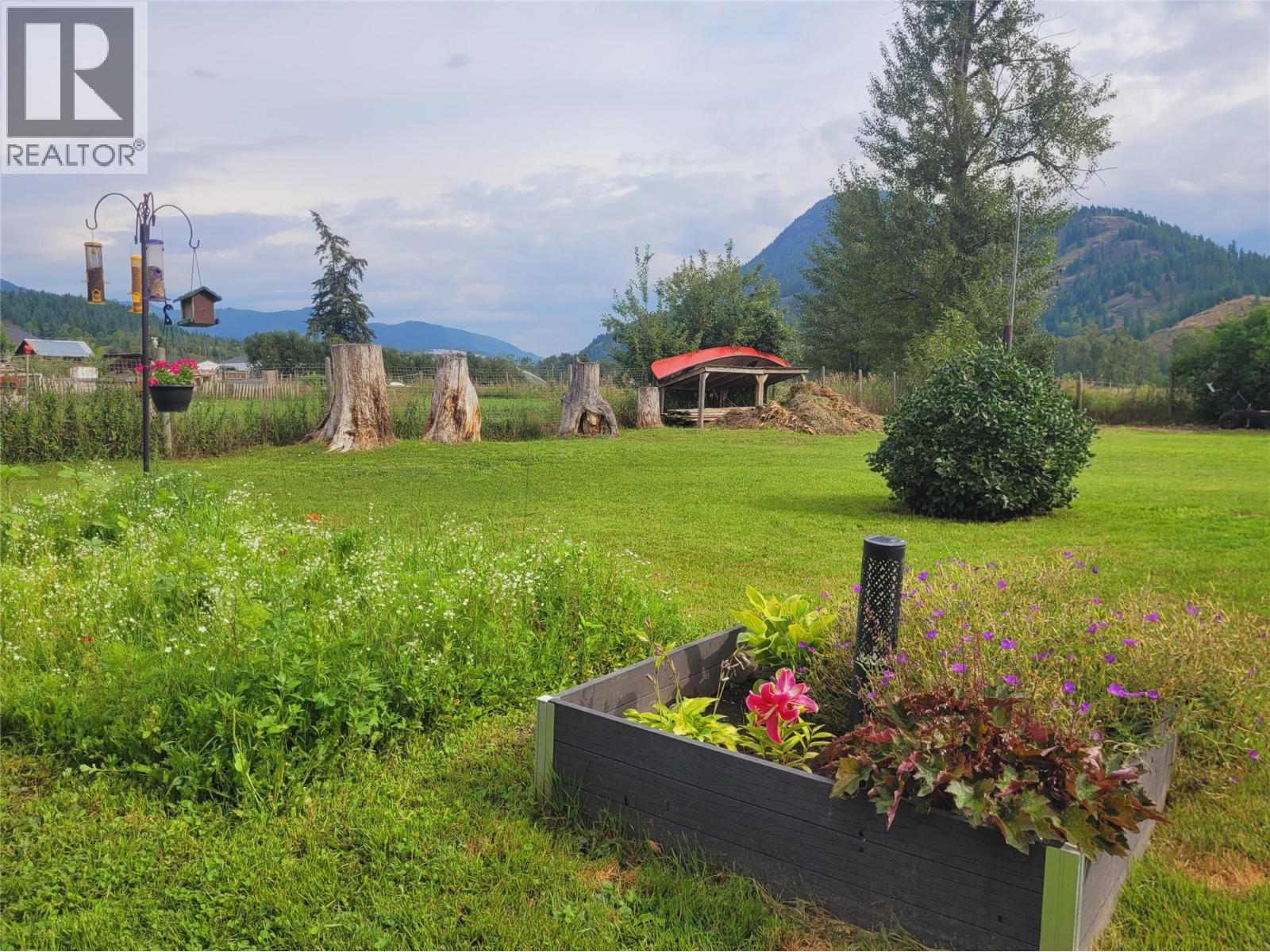 177 24 Highway, Little Fort, British Columbia  V0E 2C0 - Photo 4 - 10380163