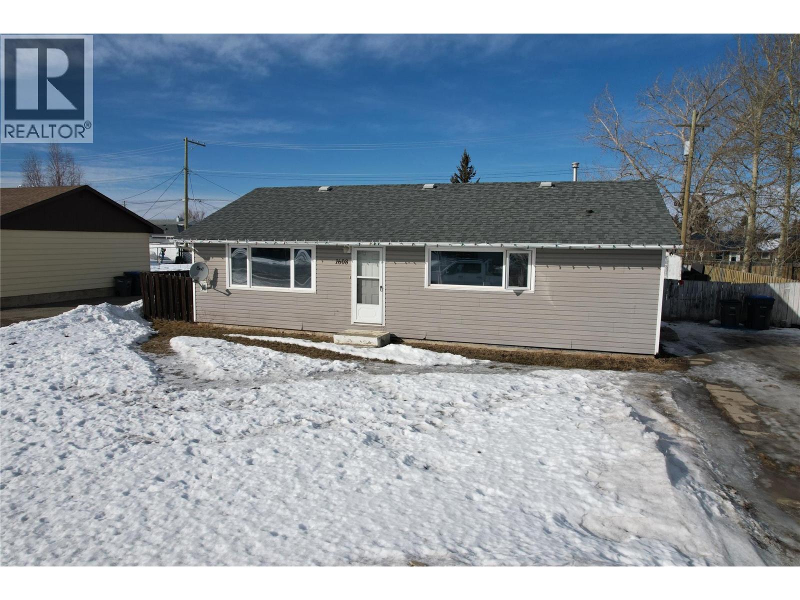 1608 116 Avenue, dawson creek, British Columbia