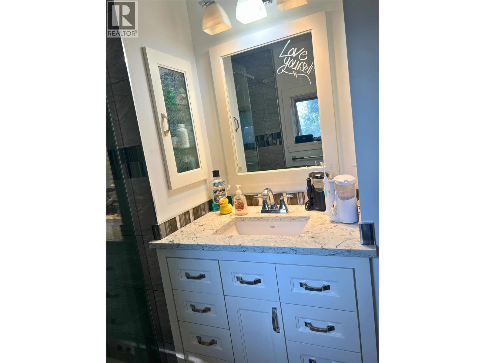 7508 Crowfoot Drive, Anglemont, British Columbia  V0E 1M8 - Photo 11 - 10380187
