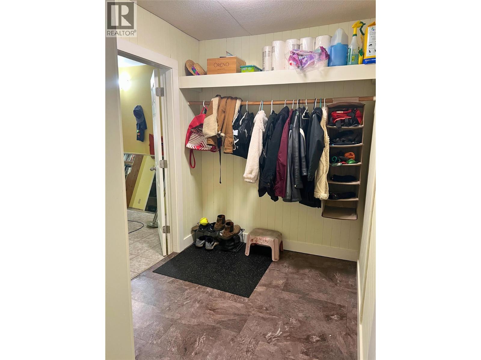 7508 Crowfoot Drive, Anglemont, British Columbia  V0E 1M8 - Photo 16 - 10380187