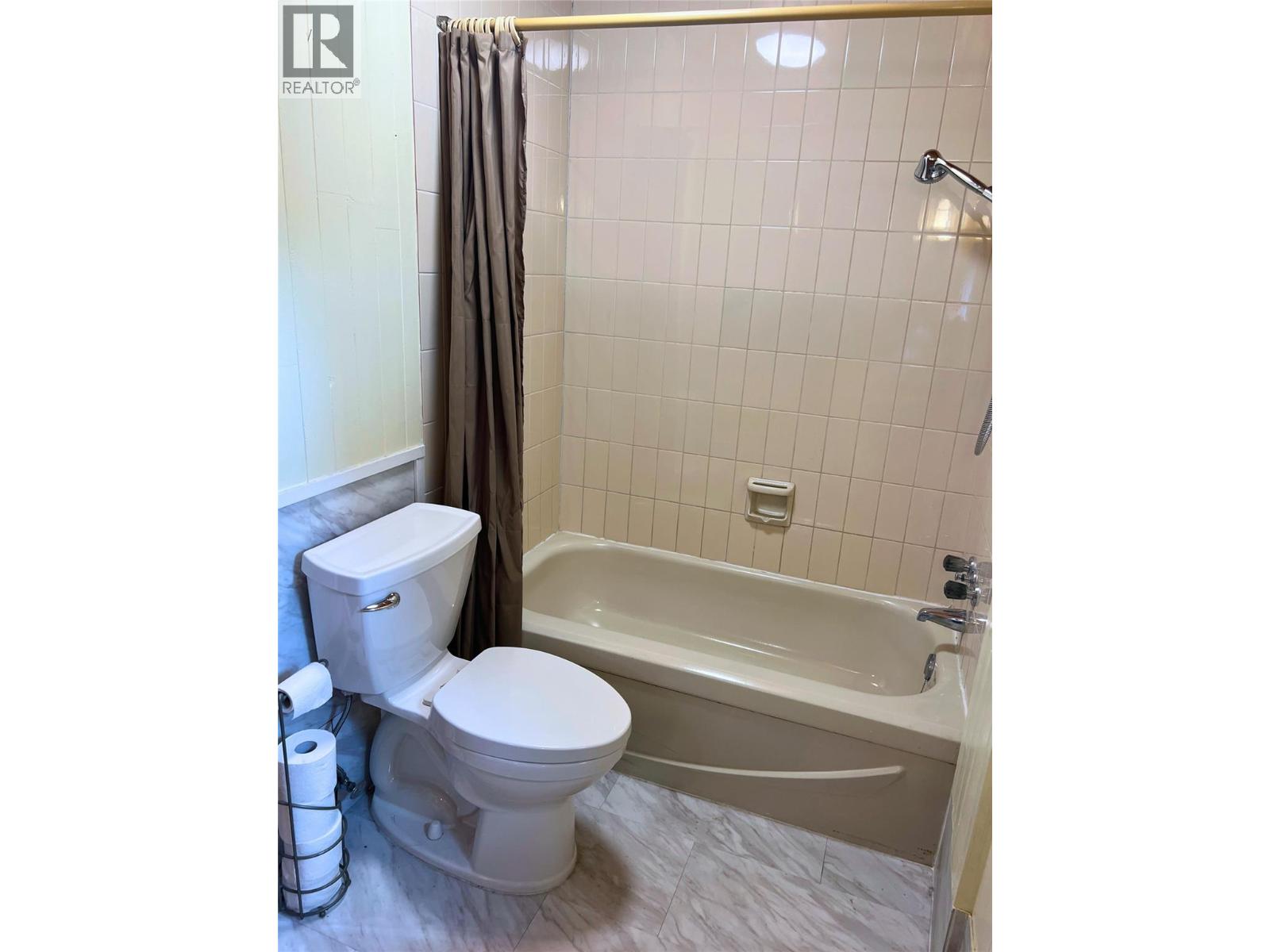 7508 Crowfoot Drive, Anglemont, British Columbia  V0E 1M8 - Photo 20 - 10380187
