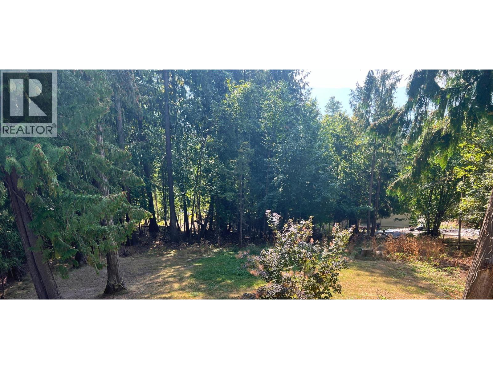 7508 Crowfoot Drive, Anglemont, British Columbia  V0E 1M8 - Photo 27 - 10380187