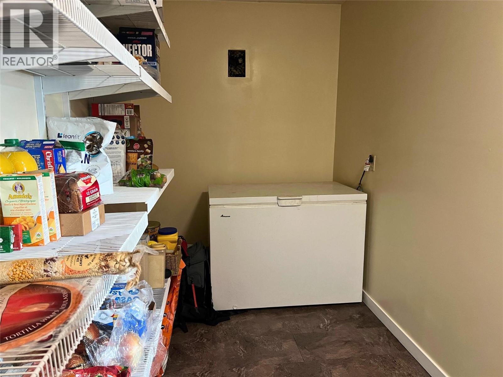 7508 Crowfoot Drive, Anglemont, British Columbia  V0E 1M8 - Photo 6 - 10380187
