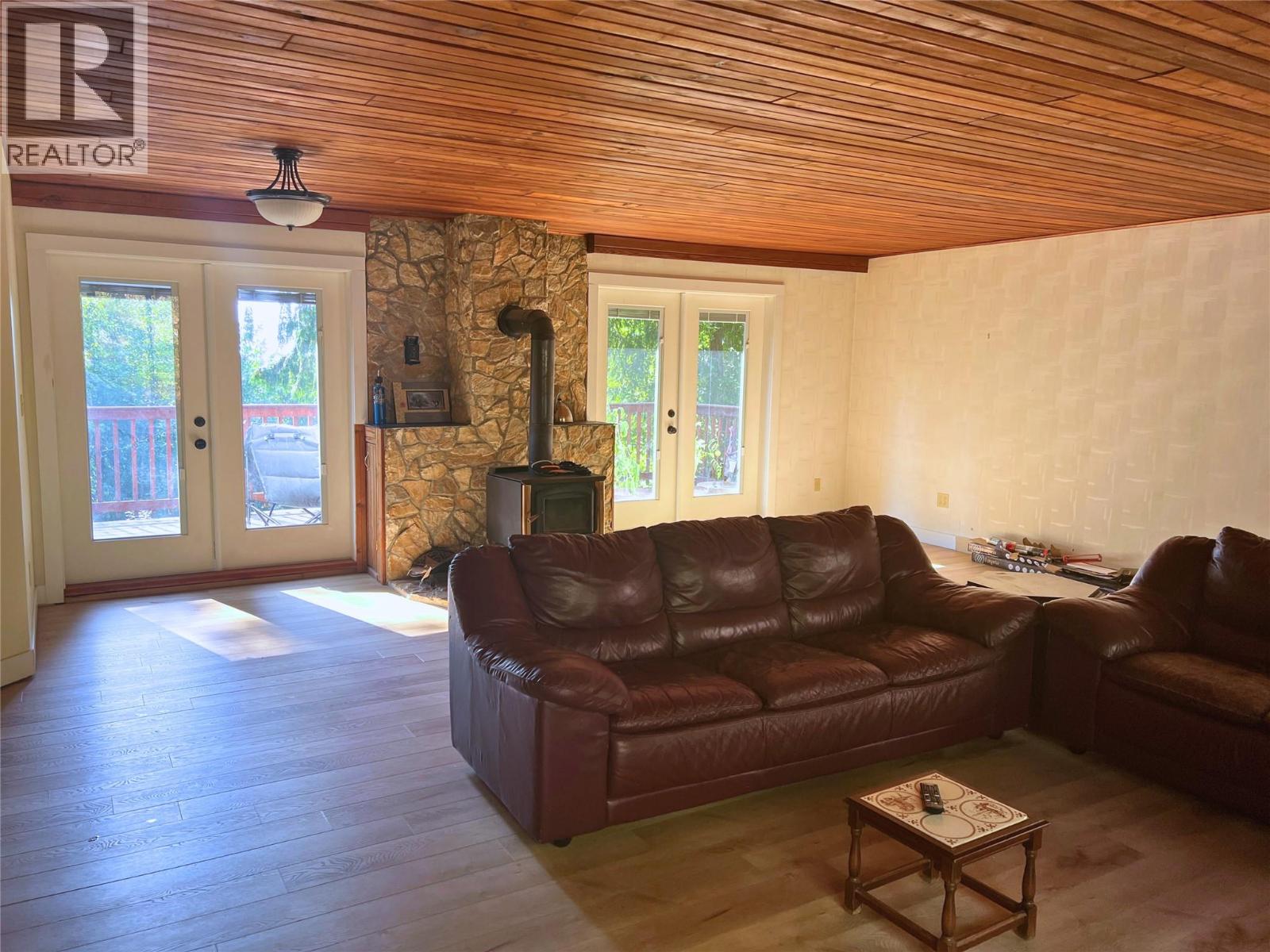 7508 Crowfoot Drive, Anglemont, British Columbia  V0E 1M8 - Photo 7 - 10380187