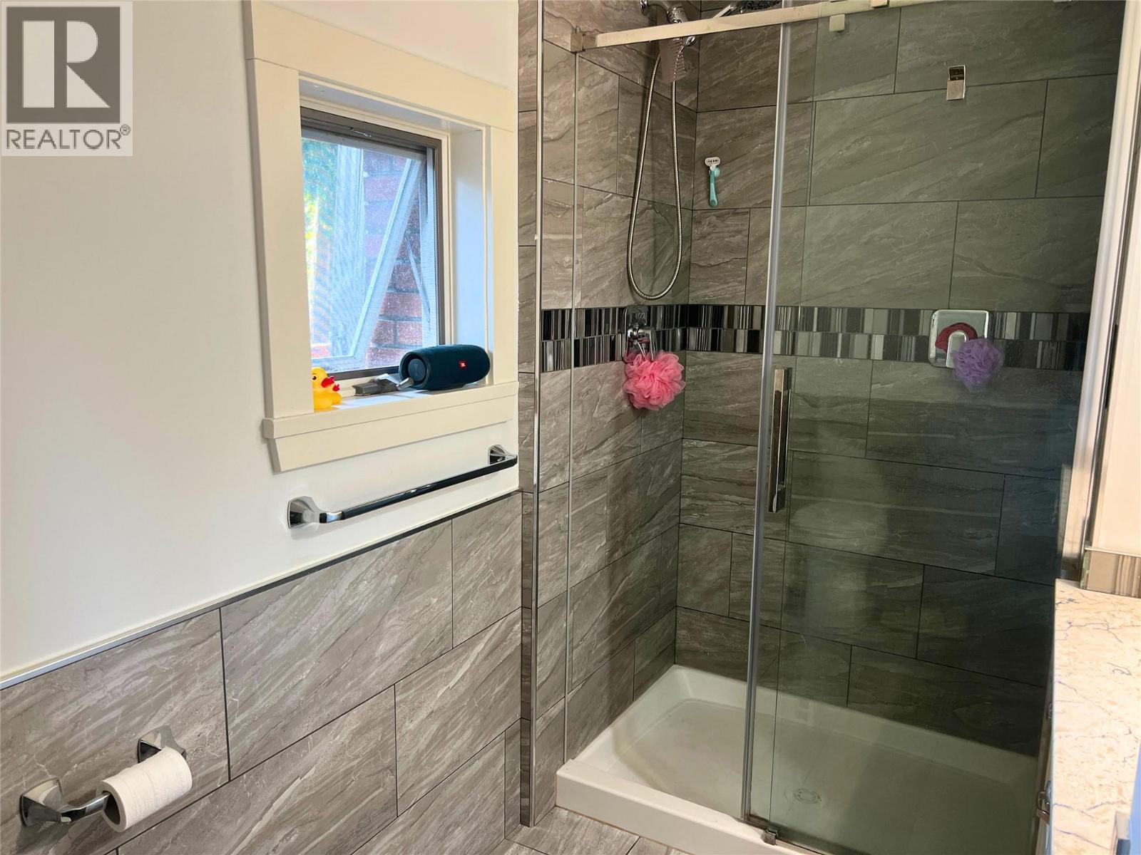 7508 Crowfoot Drive, Anglemont, British Columbia  V0E 1M8 - Photo 9 - 10380187